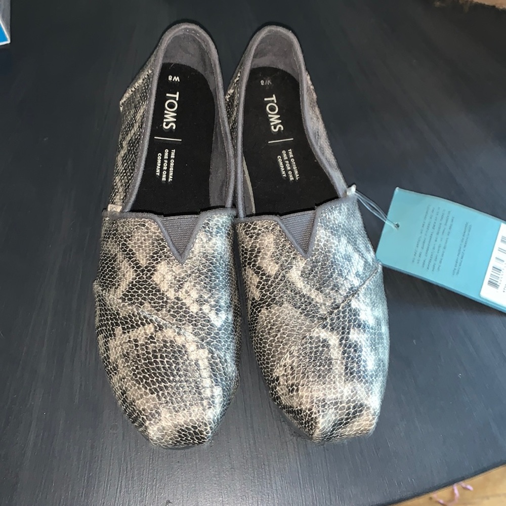 Faux alligator skin TOMS slip on size 8W NWT ; never worn